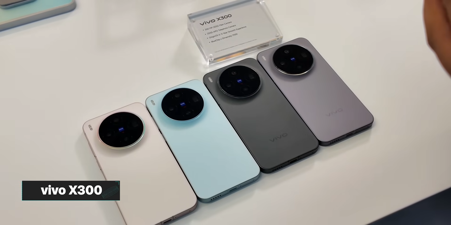 Vivo X300 regular punya spesifikasi kuat, tapi selisih 2 juta ke X300 Pro membuat perbedaan yang terasa