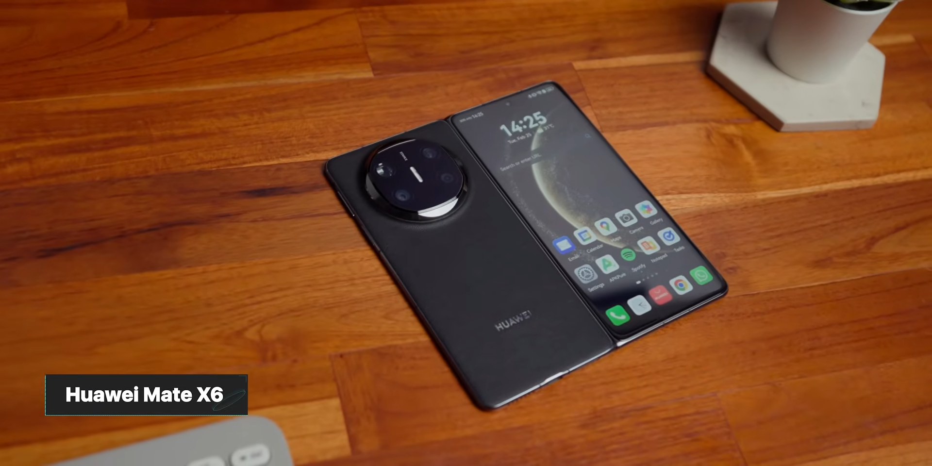 Mate X6 masuk nominasi foldable terbaik, semua kandidat di kategori ini mewakili yang terbaik dari brand masing-masing