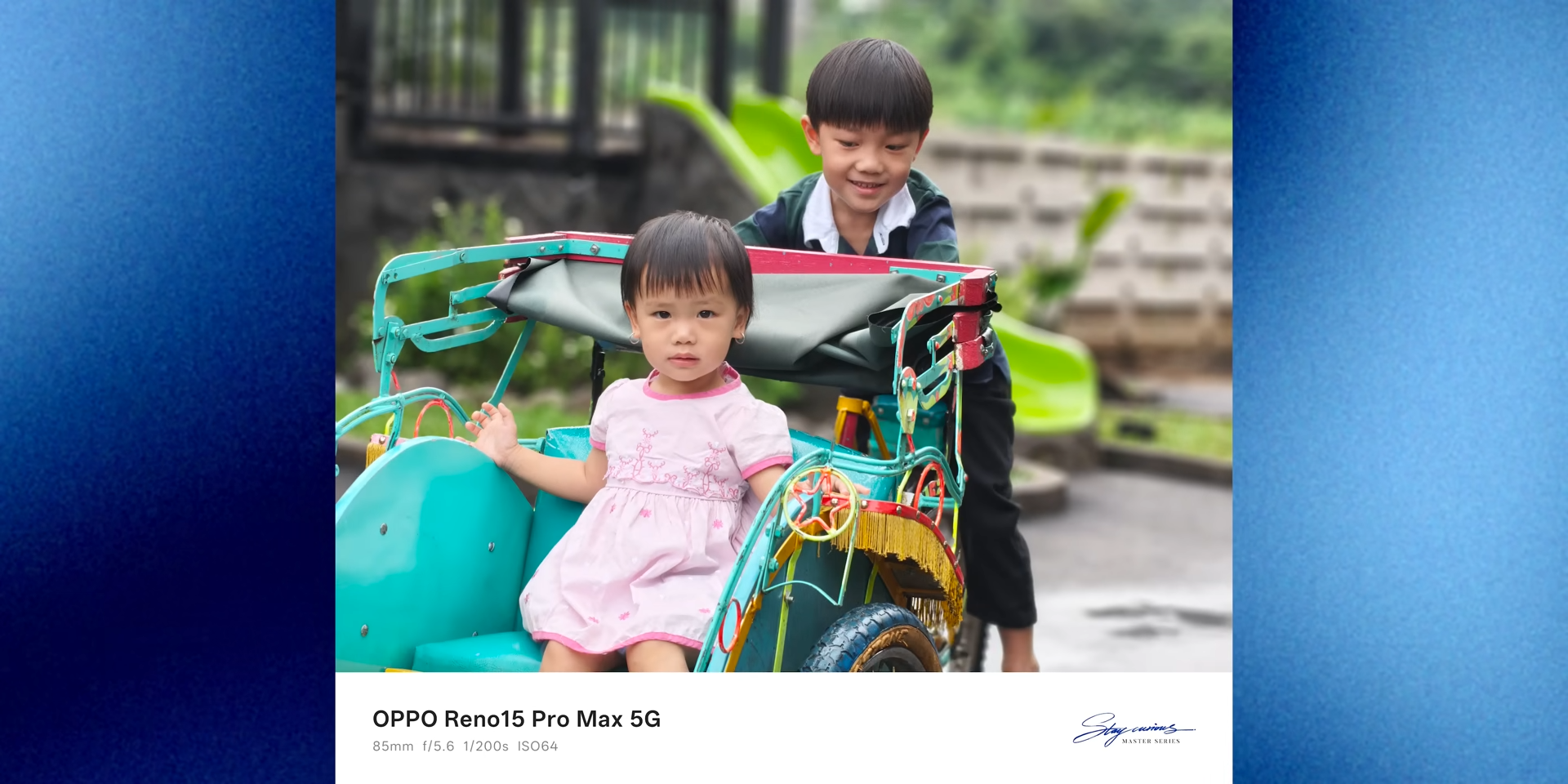 Telephoto 85mm menghasilkan detail yang konsisten dan bokeh yang natural untuk foto harian