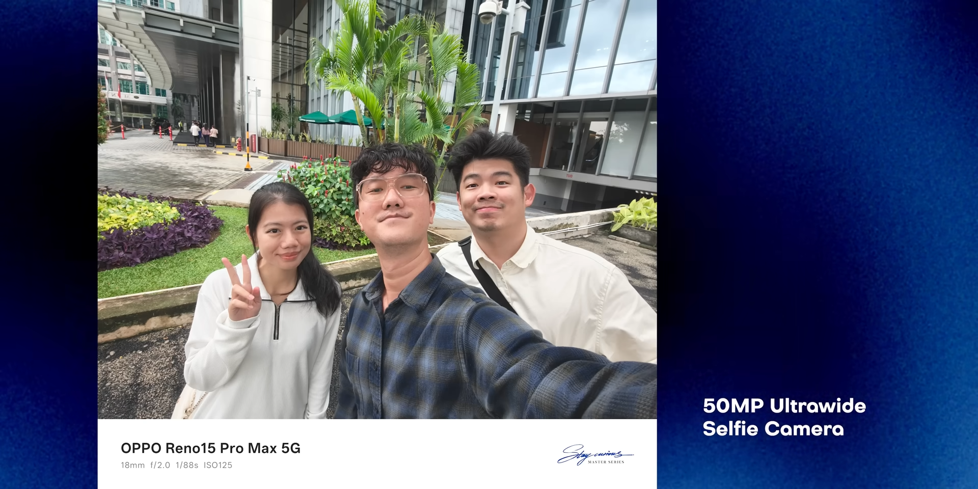 Field of view 100 derajat di selfie 18mm bikin grup selfie jauh lebih mudah tanpa kehilangan detail wajah