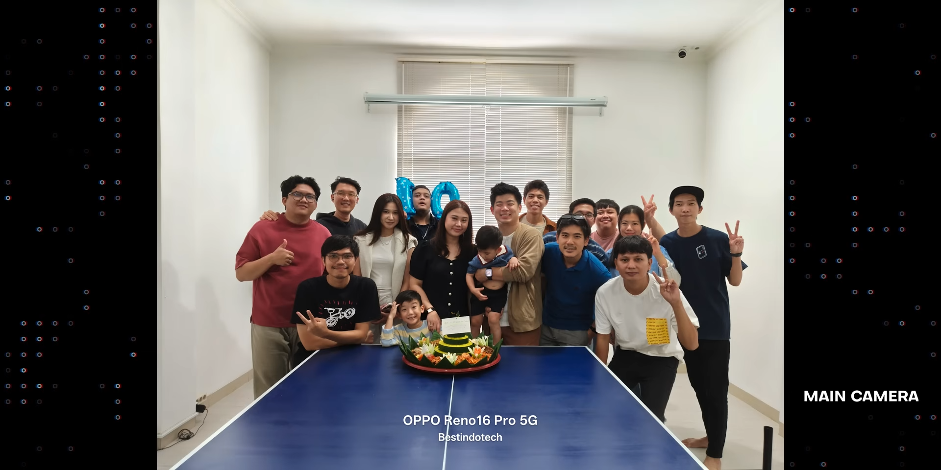 Foto grup perayaan 10 tahun Bestindotech dengan menggunakan main camera OPPO Reno16 Pro 5G