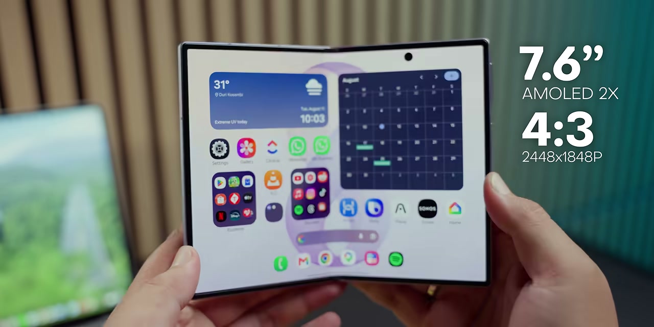 Layar utama Galaxy Z Fold8 dengan ukuran 7.6 inci rasio 4:3
