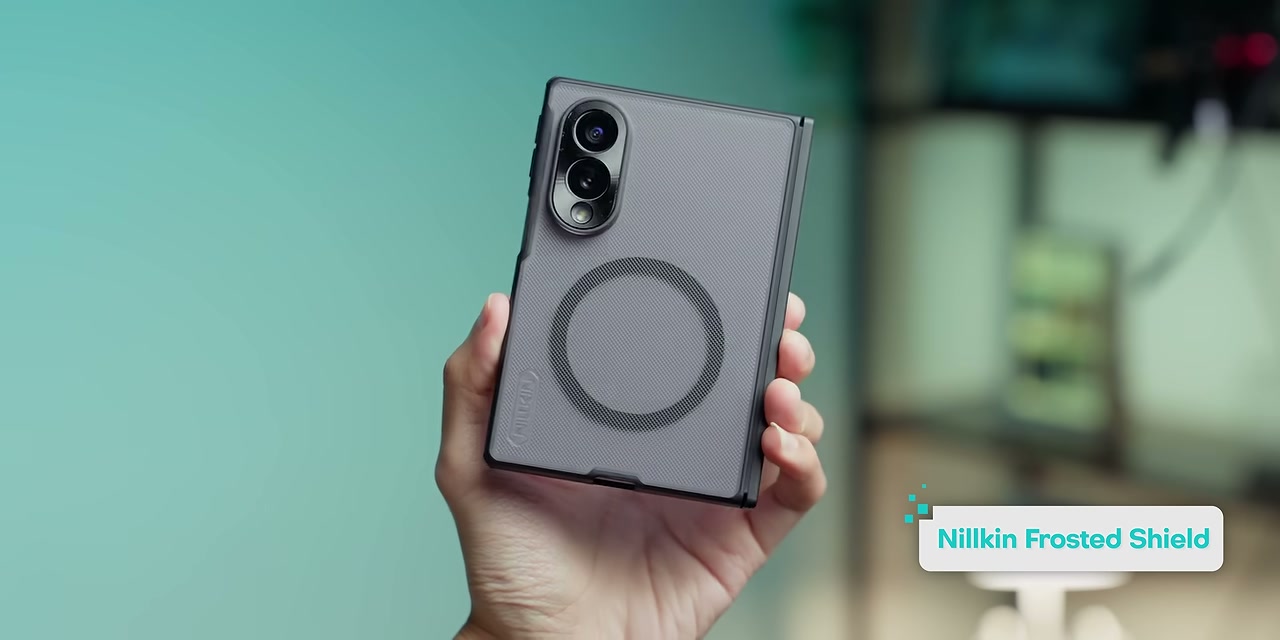 Ponsel dengan case Nillkin Frosted Shield